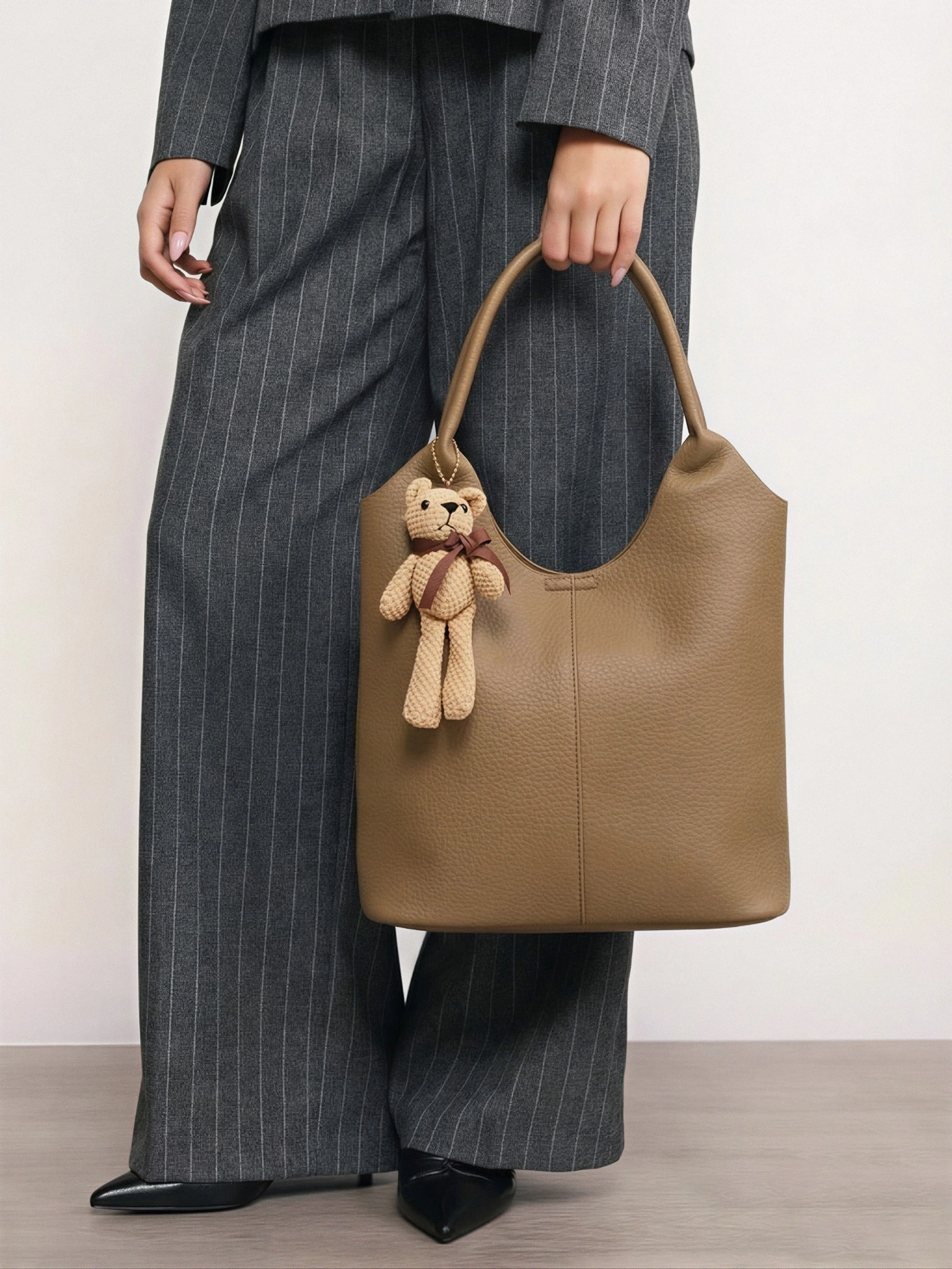 Сумка-шоппер с косметичкой и брелком в ассортименте